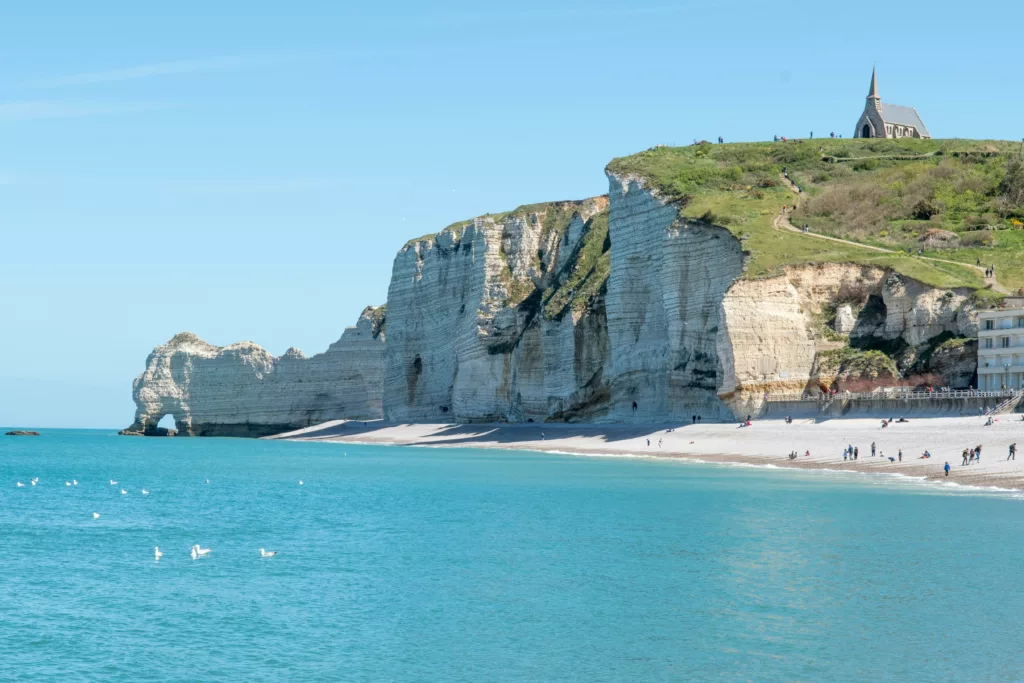 Klipper ved kysten i Normandie